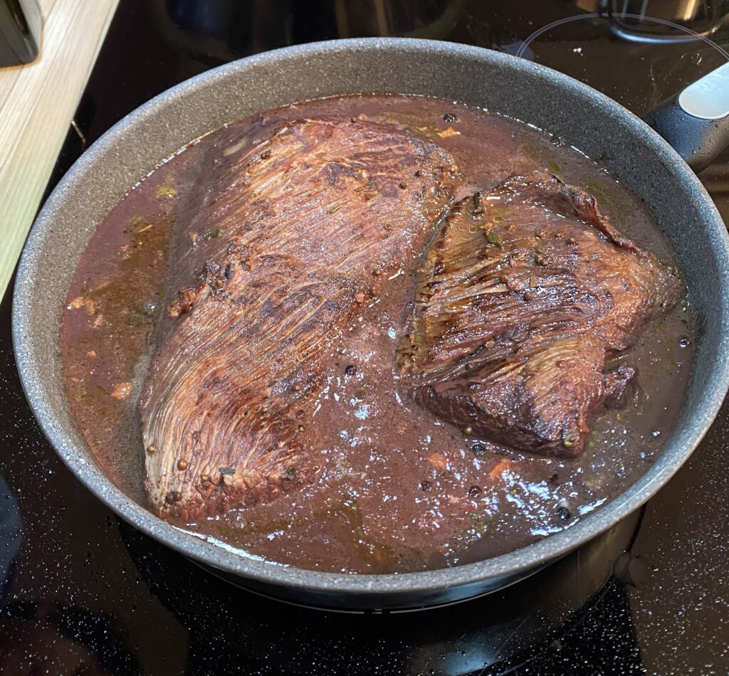 Sauerbraten schmoren