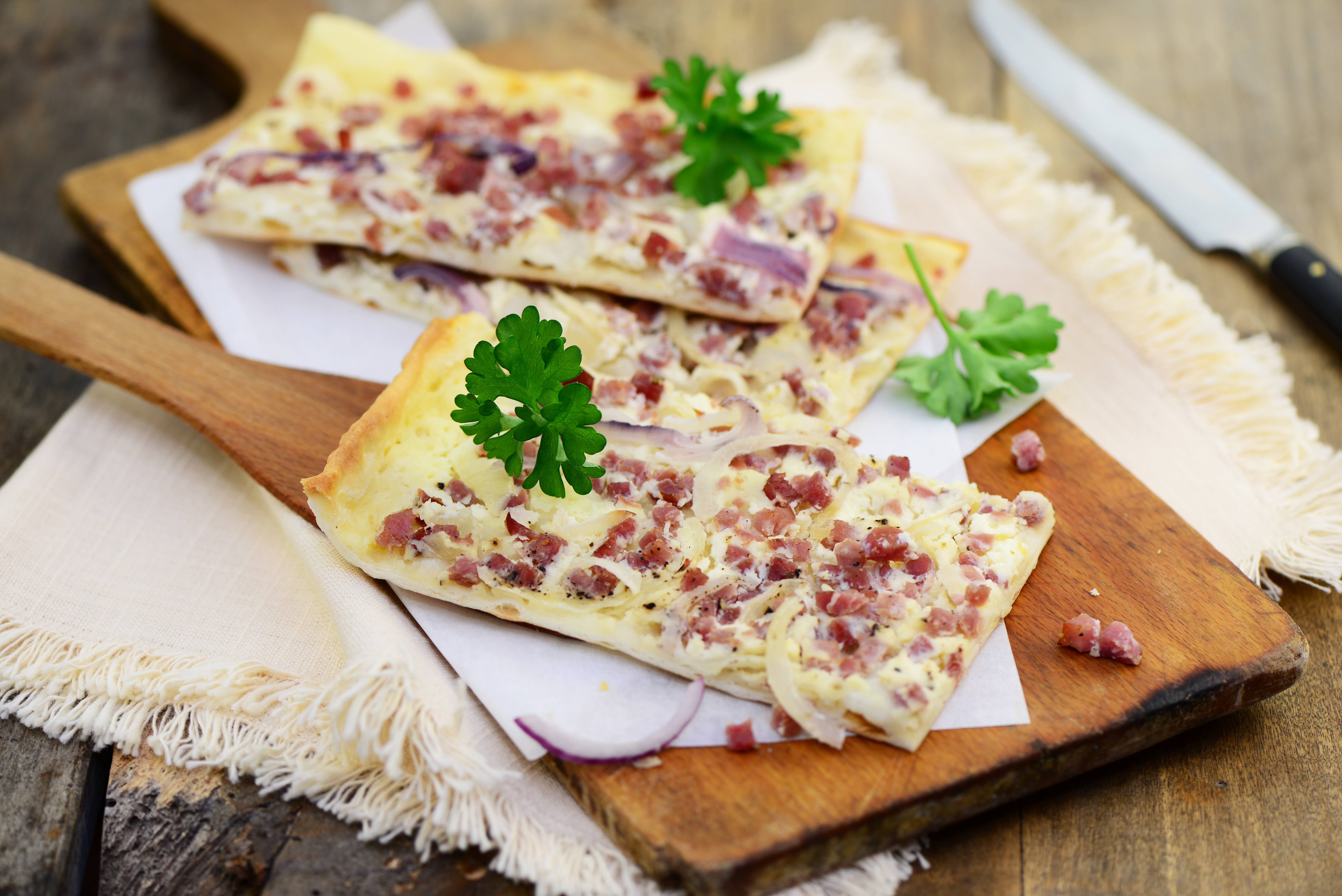 AdobeStock_124717943_Flammkuchen