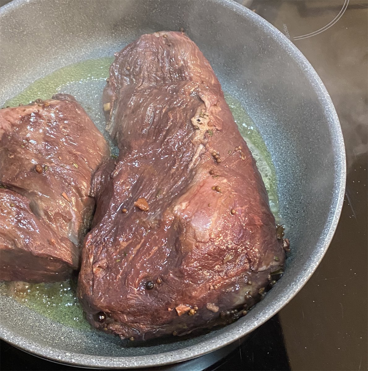 Badischer Sauerbraten 1200g - küchenfertig - Rinderbraten in Sud eingelegt
