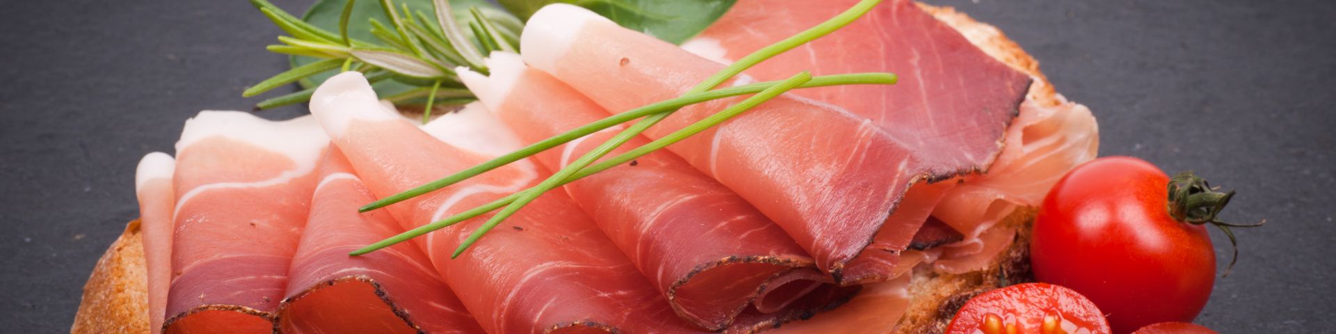 Schwarzwälder Schinken - frisch aus dem Räucherofen